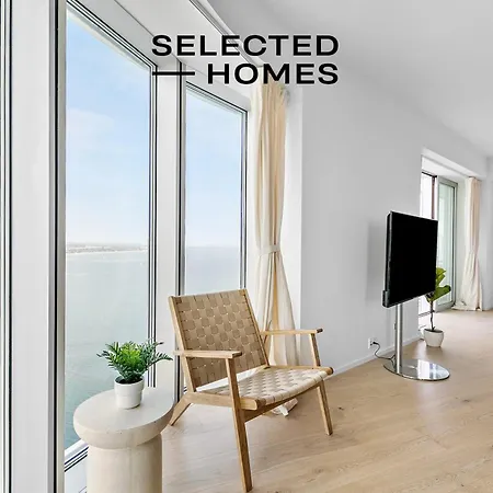Penthouse On 35th Floor Apartment *
